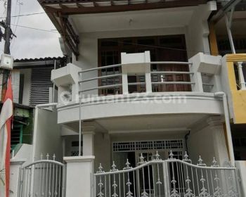Rumah Cantik dan Murah 2,5 Lantai dalam Komplek Aman dan Nyaman