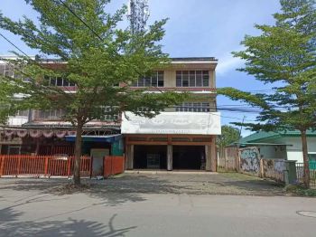 Ruko 3 lantai poros jalan lokasi strategis