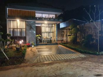 Rumah Modern Mewah Elegan Siap Huni di Serpong Tangerang Selatan