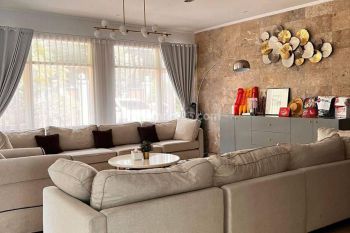 Nice And Spacious House With Easy Acces Area At Kebayoran Baru