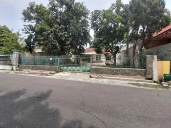 Rumah lama hitung tanah di punggawan solo