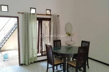 Rumah murah siap huni di wiyung surabaya barat. Semi furnish. Ada AC. Bersih