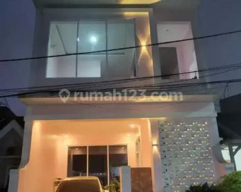 Hunian 3 Lantai Nuansa Pink di Catalina Di Belakang Mal Cartenz