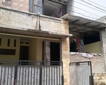 Dikontrakan rmh 2 lantai stengah Per 1 th Pasir putih sawangan