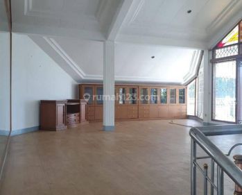 Disewakan Rumah Luxury Asri di Setiabudi Atas Bandung