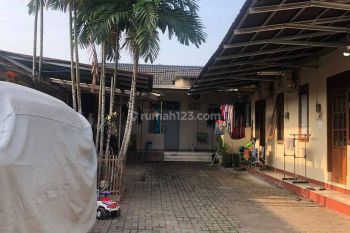 Rumah Kost di Kebayoran Lama, 10 Pintu, Hoek, Lt 452m2