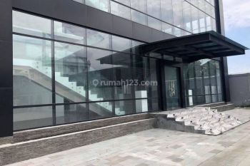 Disewa Gudang Plus Gedung Luas 10.000m2 Parkiran 100mobil Lebih di Kebayoran