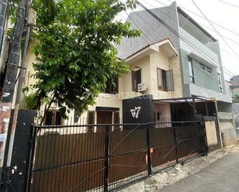 Di Sewakan Rumah 2 Lantai Bagus di Tebet Timur, Jakarta Selatan