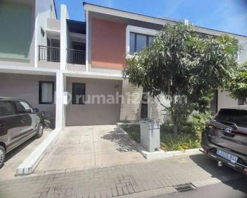 Rumah 2 Lantai di Summarecon bandung SHM Sudah Renovasi Utara