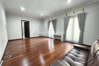 Rumah Disewa Modern Cantik di Kota Baru Parahyangan