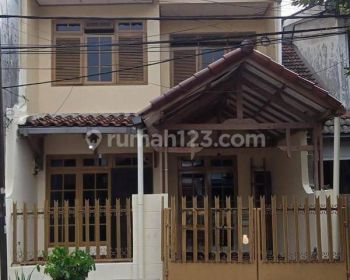 Rumah dalam komplek lingkungan tenang di Pondok Kelapa Jaktim