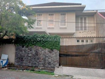 Rumah American Style Siap Huni di Simpang Darmo Permai  Selatan 2 Lantai