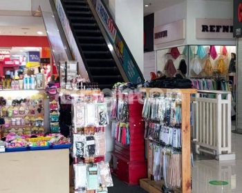 TURUN HARGA STAND TOKO OPEN SPACE LOKASI POJOK STRATEGIS MALL DINOYO HARGA NEGO