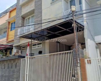 Rumah besar dan bagus strategis di greenville(GR23)