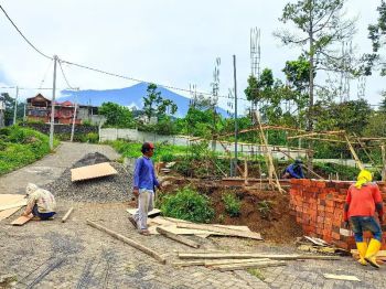 tanah sejuk pegunungan di sebelah wisata kebun teh