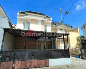 Rumah Bagus 2 Lantai di Blimbing, Malang Dekat Rs Sekolahan