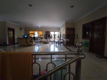 Rumah Hook Muara Karang Hadap Utara Timur 3 Lantai