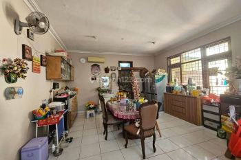 Rumah 2 Lantai Bagus di Taman Modern, Jakarta Timur