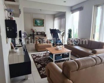 Rumah Minimalis 2 Lantai View Danau di Kota Baru Parahyangan