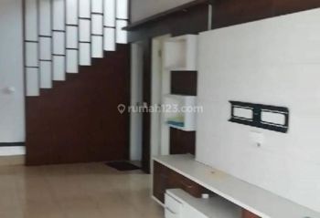 Rumah Terawat Nyaman Siap Huni di Kota Baru Parahyangan Bandung