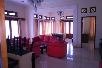Villa 2.5 Lantai SHM di Cimacan, Bogor