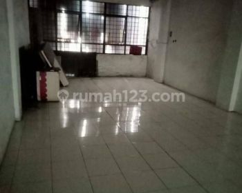 Dijual Ruko 4.5 lantai di Ciputat Tangerang