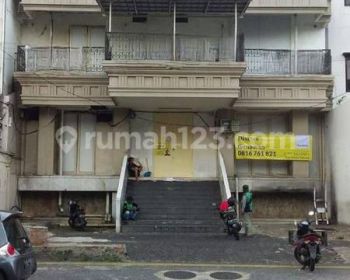 Bangunan 3 lantai di tanjung duren, jakarta barat, cocok utk usaha resto, gym