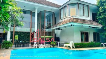 Disewakan Rumah Cocok Untuk Kantor Atau Hunian Depan Rumah Jalan Raya 2 Mobil