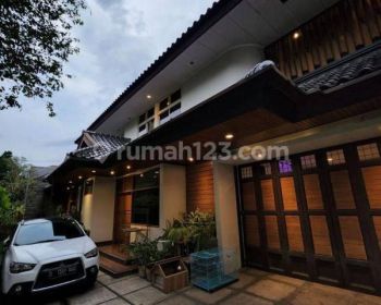Rumah Mewah Lux Full Furnish Lokasi Strategis Sayap Bkr