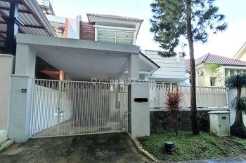 Rumah 2 Lantai Dilengkapi Private Swimming Pool Villa Puncak Tidar