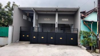 Kontrakan Pinggir Jalan