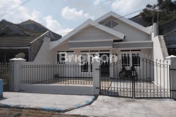 RUMAH SECOND STRATEGIS BARUK BARAT SURABAYA DEKAT UBAYA, TRANSMART