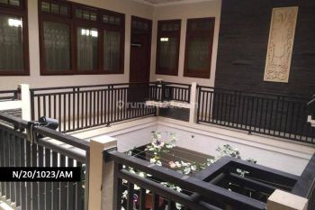 Gedung Di Area Ramai Pelajar Pejuang Bandung