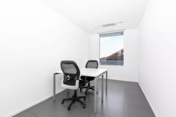 Regus - Benoa Square Bali (Kantor Pribadi 4 orang)