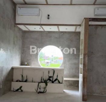 SHOP  JL.BERAWA CANGGU.BEST LOCATION AND RICE FIELD BEHIND