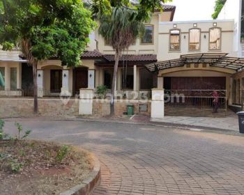 Rumah di perumahan kota wisata cibubur 2 Lantai SHM Sudah Renovasi