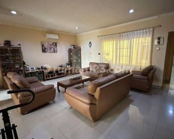 Rumah Katamaran Indah. Shm. 3 Lantai. Bangunan Full. Nego