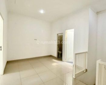 Rumah di Siwalankerto 2 Lantai SHM Baru Selatan