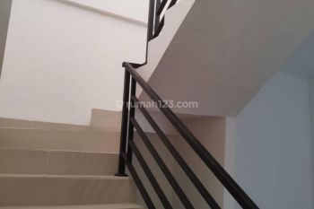 Ruko 4 lantai jelambar hadap barat strategis