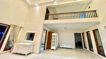 Disewa  Rumah Semi Furnished Di Komplek Puri Bintaro, Bintaro