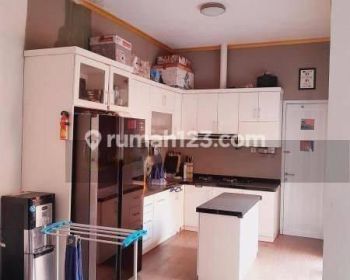 Di jual rumah bagus 2 lt siap huni bebas banjir,fuul furnise.