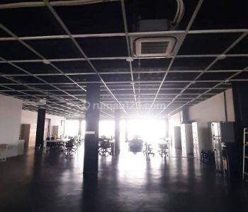 DISEWAKAN TEMPAT PER LANTAI BISA U/ GYM/KTR LETAK HADAP JLN RAYA