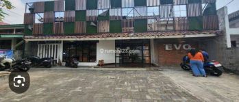 Rumah di Puri indah blok b boulevard SHM Butuh Renovasi Selatan