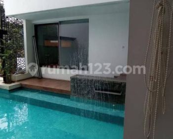 Disewakan Rumah 3 Lantai Bagus Furnished HS di Pik1