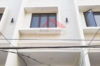 Ruma Baru Siap Huni Straegis Di Taman Ratu(TR142)