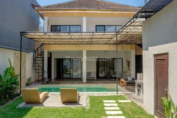 Villa 2 Lantai Bagus Furnished SHM di Seminyak, Badung