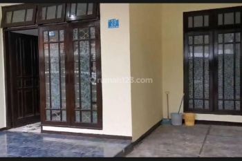 RUMAH 2 Lt DARMO PERMAI UTARA ada 3 UNIT AC
