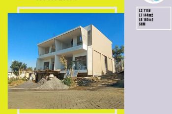 Rumah Villa Luas 2 Lantai Kolam Renang Lokasi di Pusat Kota Batu