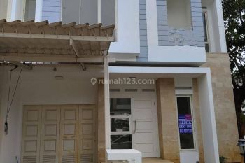 Disewakan Rumah Hoek Mewah di The Spring, Gading Serpong