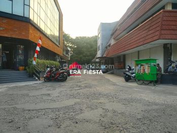 Ruko Intercon Kebon Jeruk, Komersil